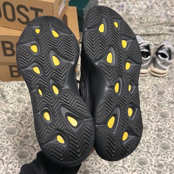 Yeezy 700 v3 Alvah Size 12 Used 9.5/10 condition - Picture 7 of 7